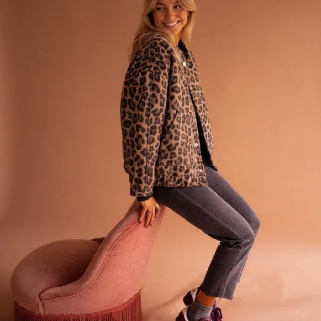 Sabrina | Damen Braune Steppjacke mit Leo Muster