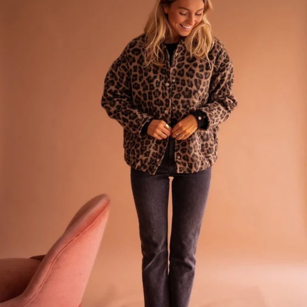 Sabrina | Damen Braune Steppjacke mit Leo Muster