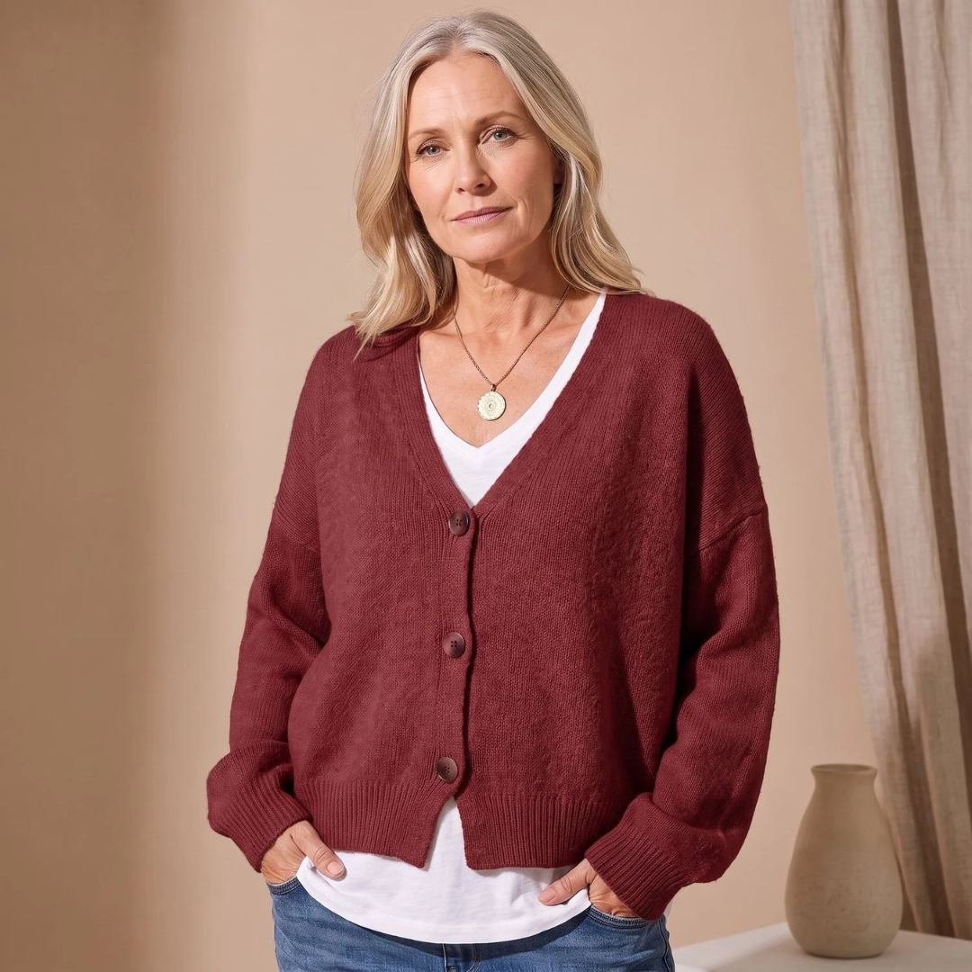 Sigrid | Damen Strickjacke mit V-Ausschnitt und Knöpfen