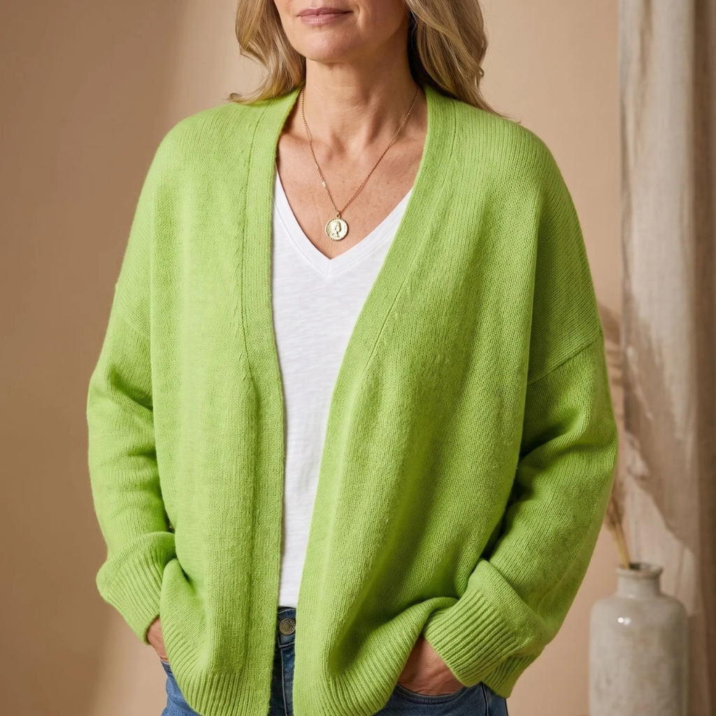 Sigrid | Damen Strickjacke mit V-Ausschnitt und Knöpfen