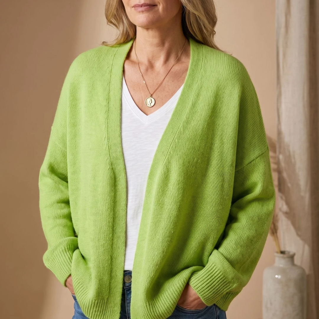Sigrid | Damen Strickjacke mit V-Ausschnitt und Knöpfen