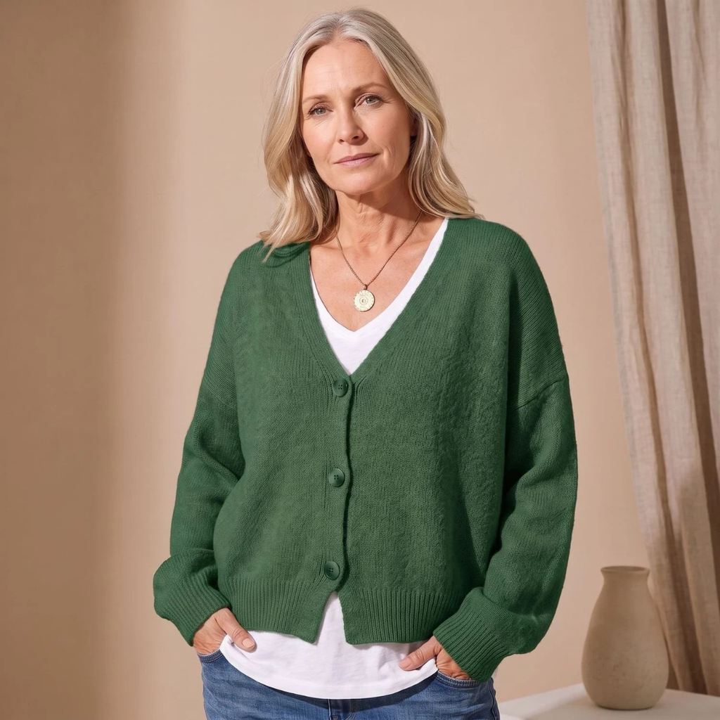 Sigrid | Damen Strickjacke mit V-Ausschnitt und Knöpfen