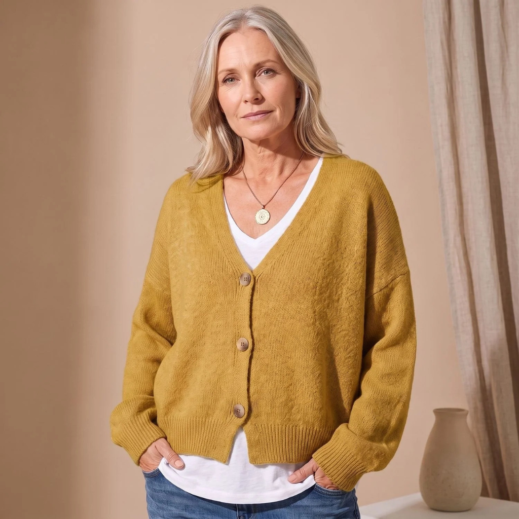 Sigrid | Damen Strickjacke mit V-Ausschnitt und Knöpfen