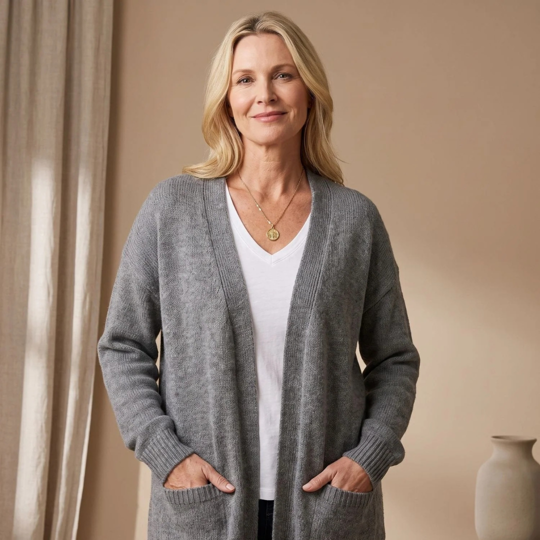 Sigrid | Damen Strickjacke mit V-Ausschnitt und Knöpfen