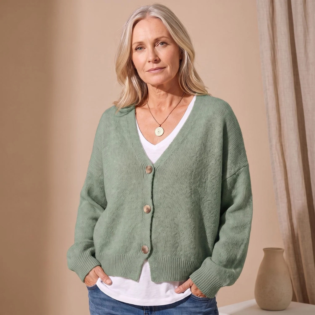 Sigrid | Damen Strickjacke mit V-Ausschnitt und Knöpfen