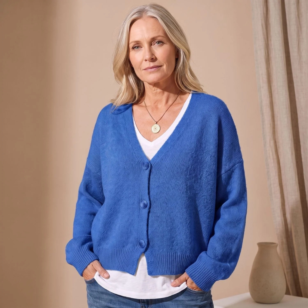 Sigrid | Damen Strickjacke mit V-Ausschnitt und Knöpfen