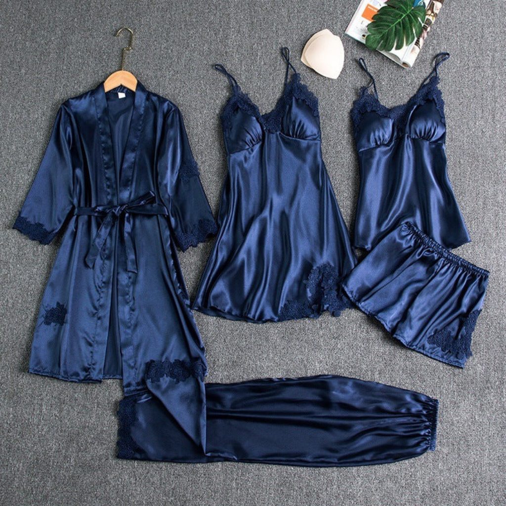 Skadi | Damen Pyjama Set mit Spitze und Morgenmantel