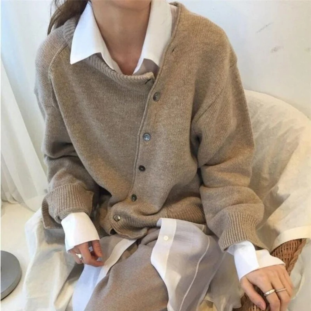 Solveig | Damen Strickjacke mit Knöpfen und Strick Optik