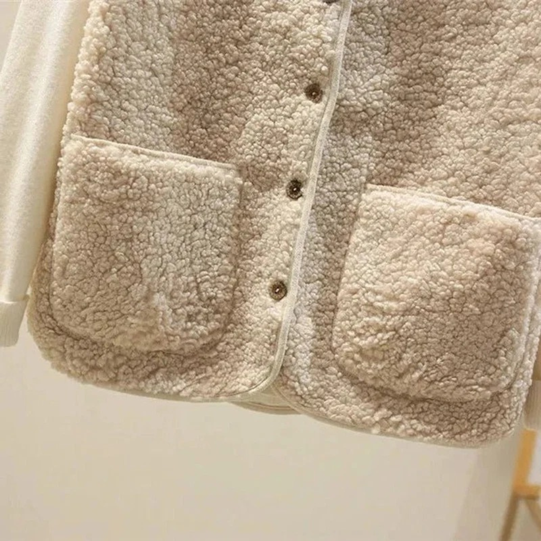 Walburga | Damen Teddy Weste mit Knöpfen und Taschen